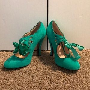 Mojo Moxy green high heel